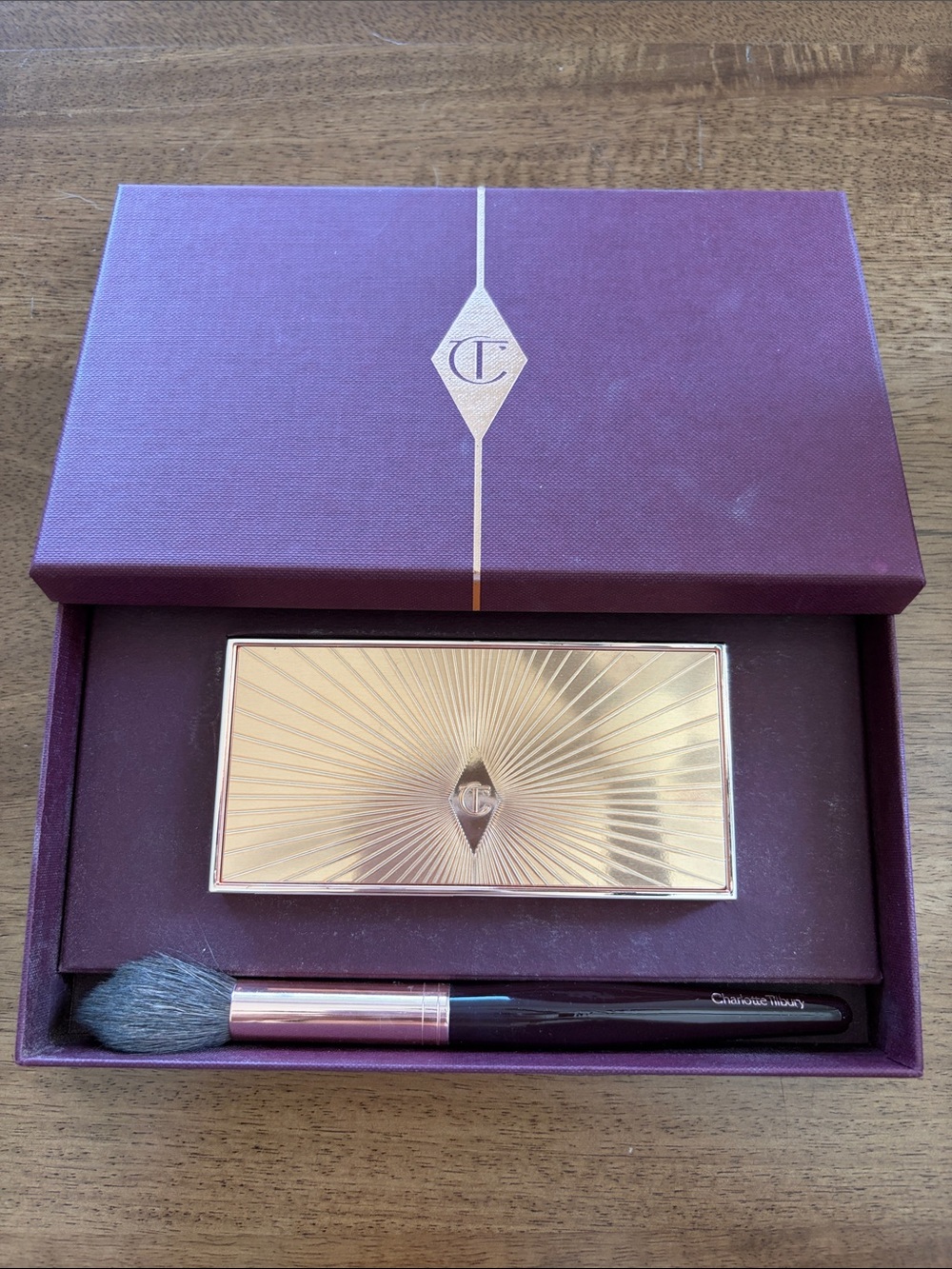 Charlotte Tilbury Sculpt Brush & Filmstar Bronze & Glow - Light to Medium - Picture 2 of 3